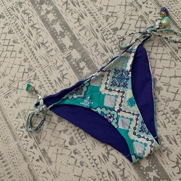 H&M‎ Bikini bottom with stones on the ties - Picture 1 of 2